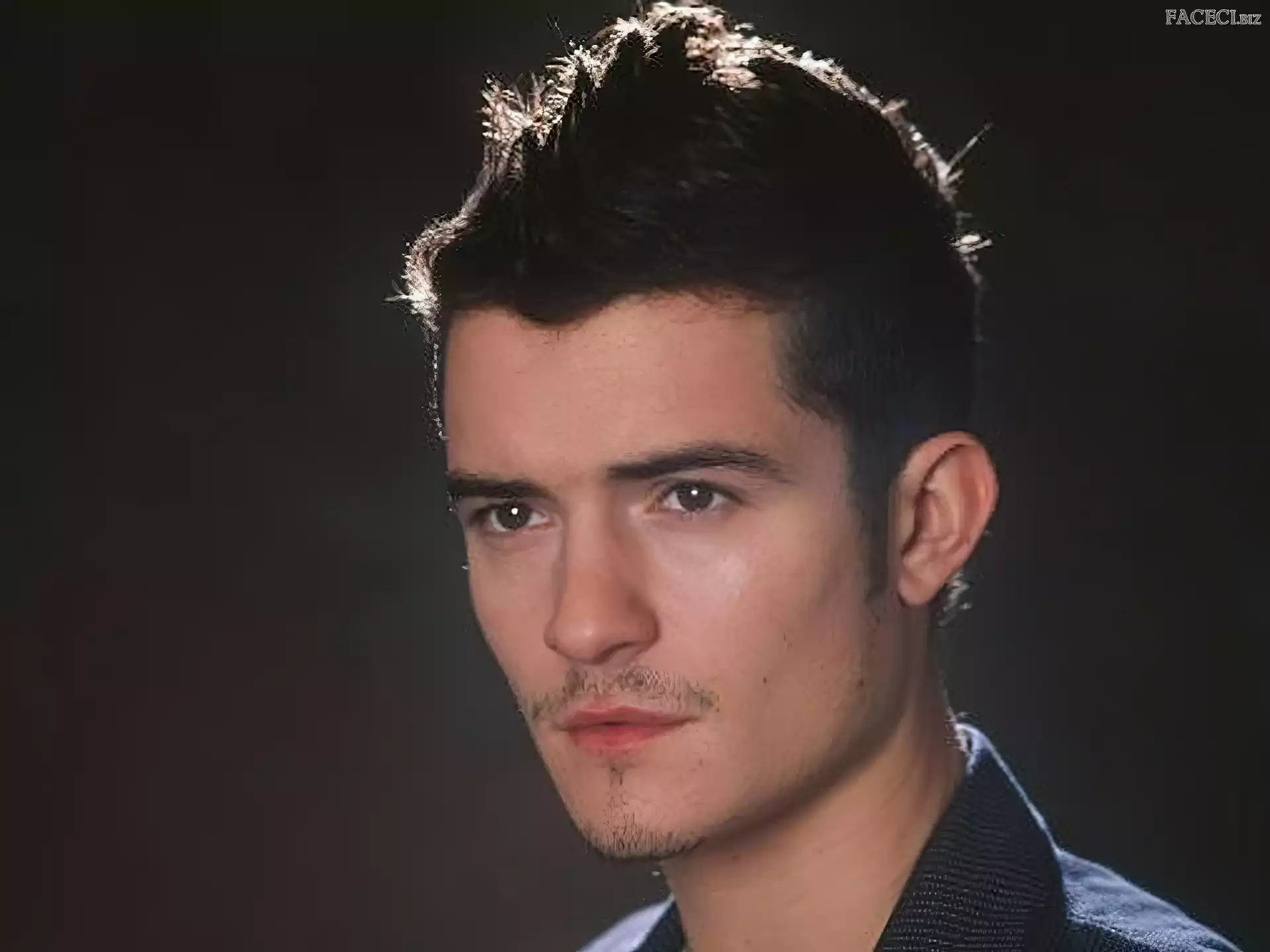 Orlando Bloom, czarne oczy